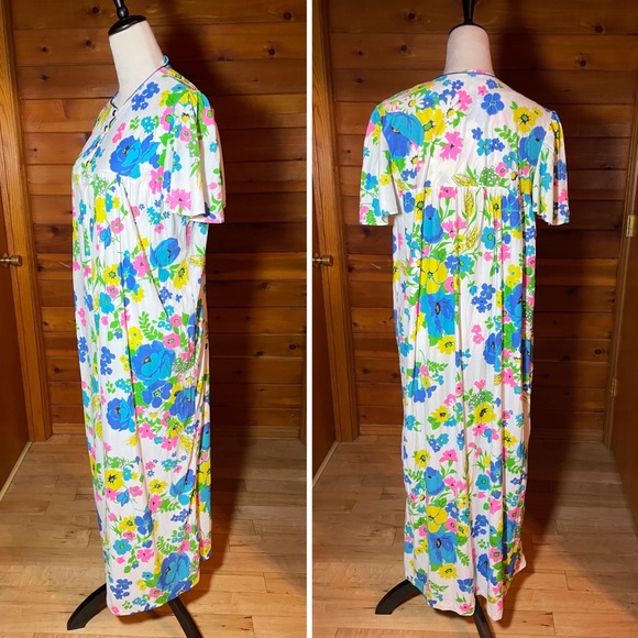 Vintage 60s 70s Neon Psychedelic Novelty Print Muumuu House Coat Robe Sz Small - Picture 2 of 6